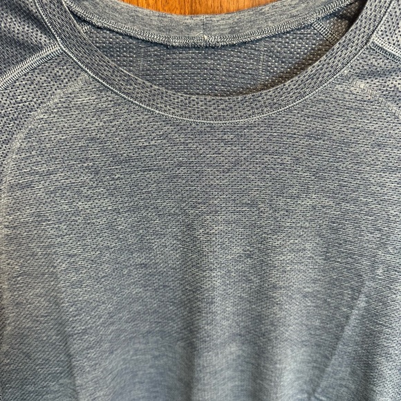 Lululemon Men’s Training Shirt - Picture 4 of 4